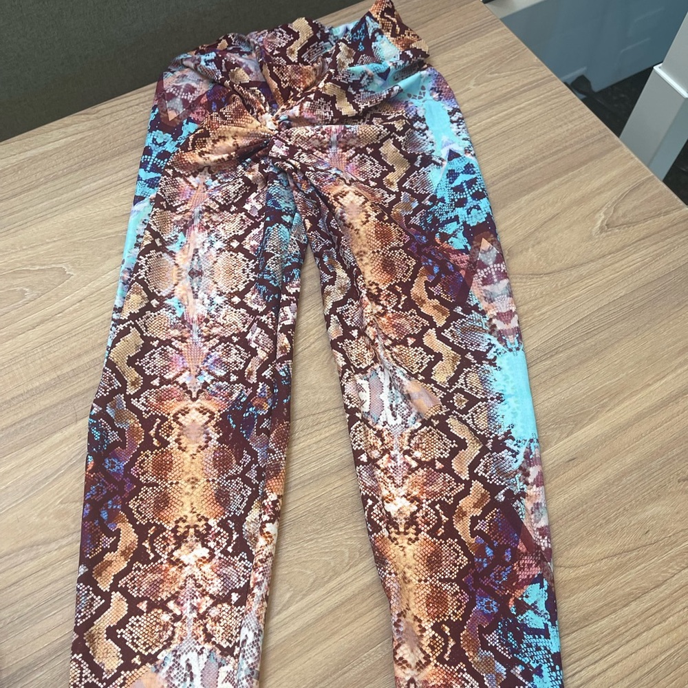 Lici fit butt scrunch workout pants